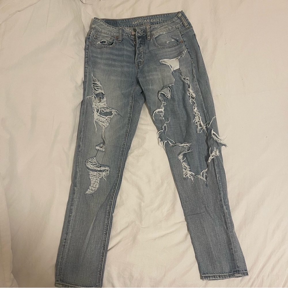 American Eagle High Rise Ultra Ripped Tomgirl Jean